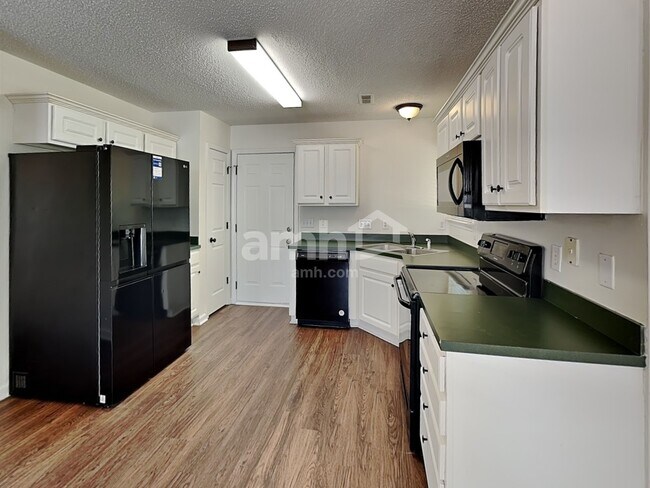 Building Photo - 6118 Goldenfield Dr