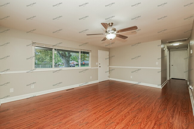 Foto del edificio - 4500 Henrich Dr