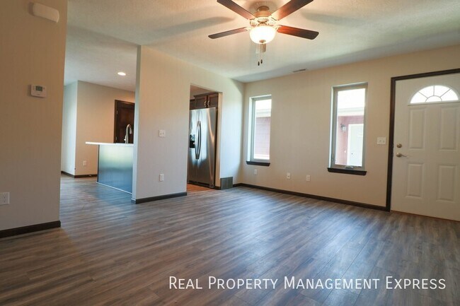 Building Photo - 9420 W Gert St