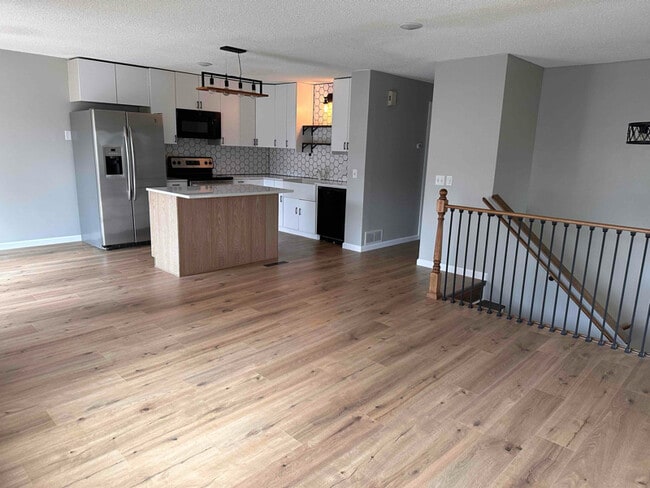 Building Photo - 428 Arion St E
