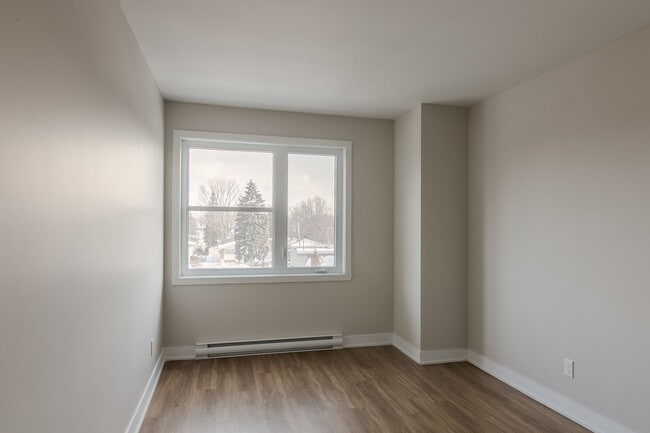 Photo du bâtiment - 1800 Rue Victoria
