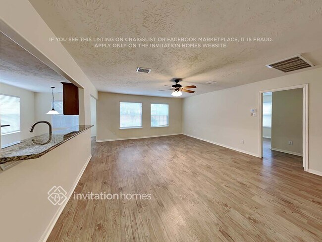 Building Photo - 8619 Discus Dr