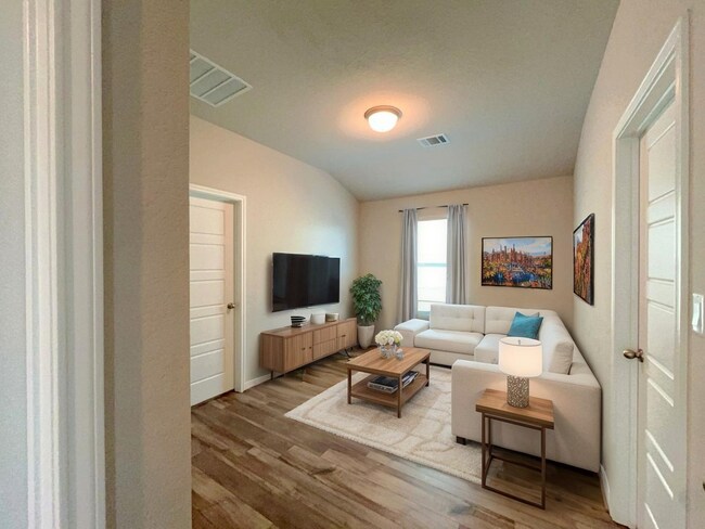 Building Photo - "Spacious 4-Bedroom Haven with 3 Full Bath...