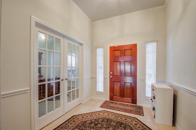 Building Photo - 2918 Surrey Cir
