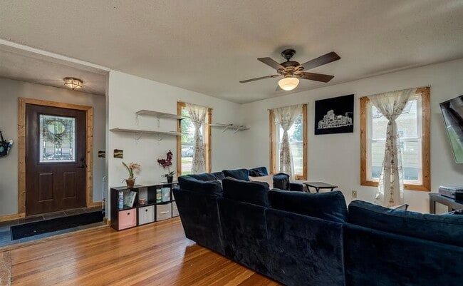 Building Photo - 415 8th St N