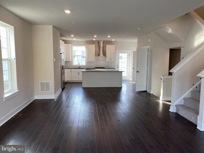 Foto del edificio - 232 Red Leaf Ln