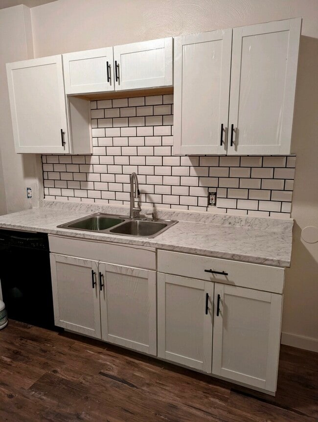 Foto del edificio - 672 Middle Ave