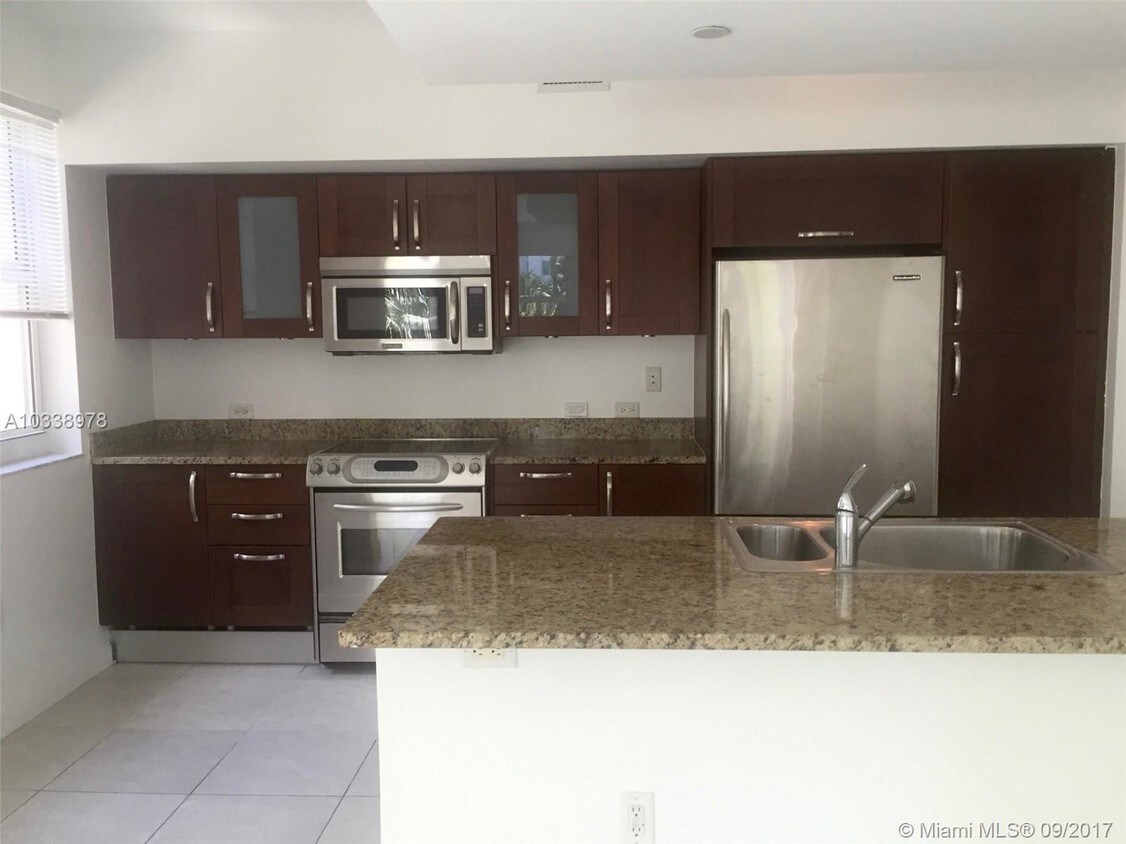 Foto principal - 20000 E Country Club Dr