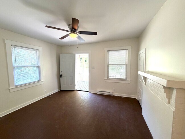 Foto del edificio - Swannanoa - Newly Renovated Beacon Village Cottage