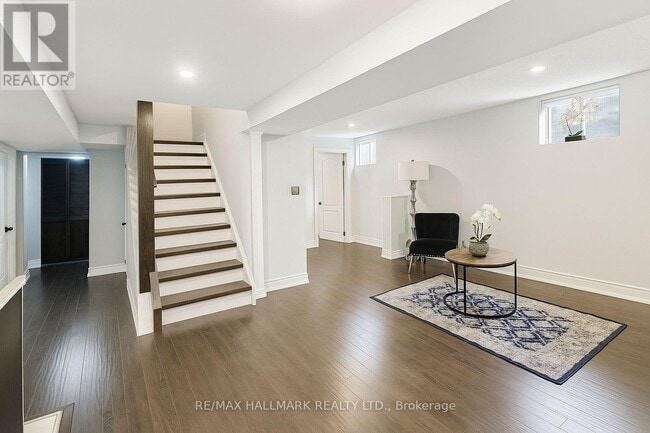 Building Photo - 92 Weldrick Rd E