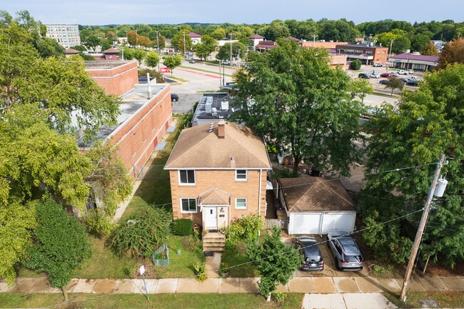 Building Photo - 209 Kedzie St