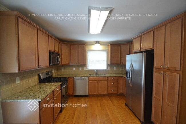 Building Photo - 1142 Eastview Dr