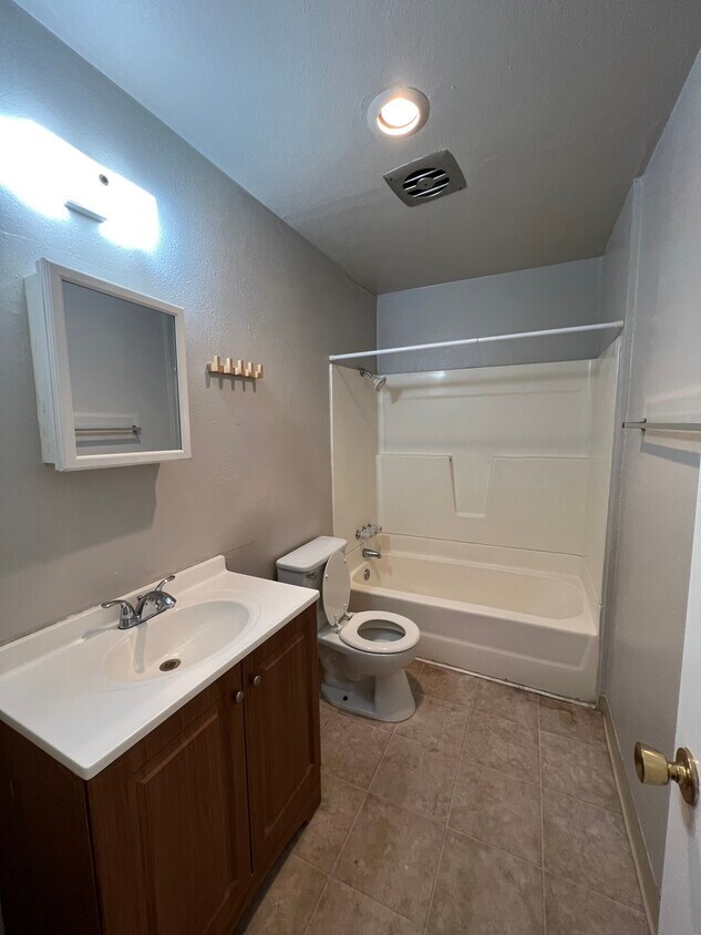 1308 E Oaks St Unit 3, Compton, CA 90221 Condo for Rent in Compton