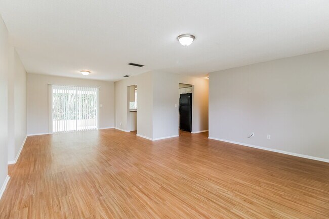 Building Photo - 323 SE 47th St