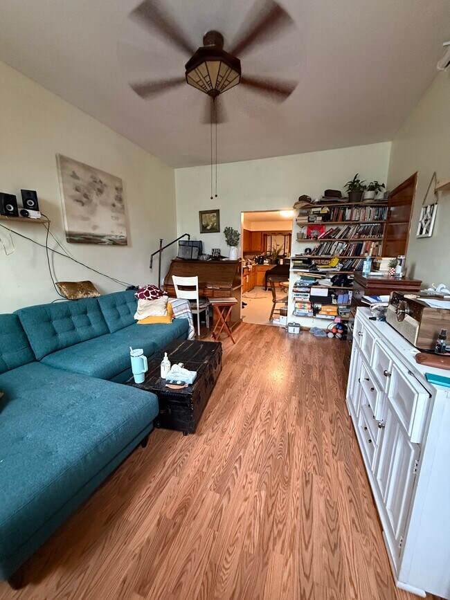 Foto del edificio - 2931 W Belmont Ave