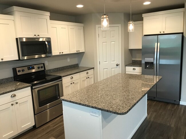 Foto del edificio - 4 Bed 3.5 Bath Single Family Home