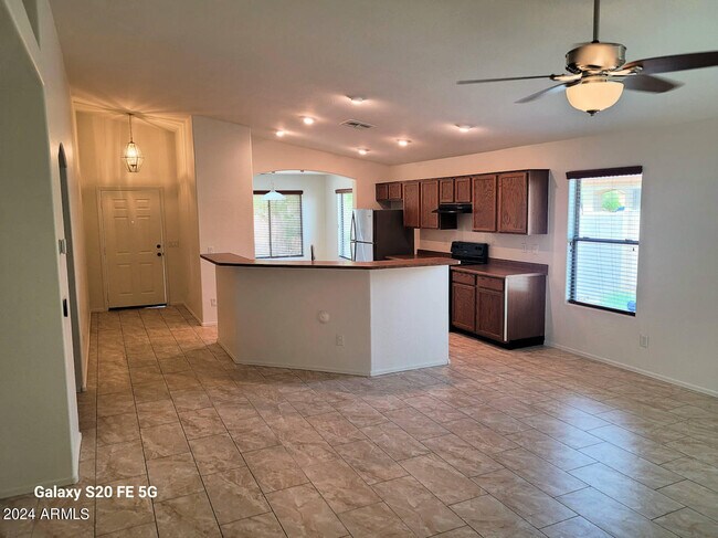 Foto del edificio - 9715 W Kirby Ave
