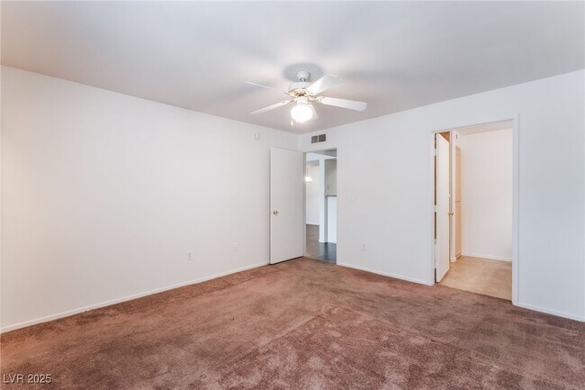 Foto del edificio - 950 Seven Hills Dr