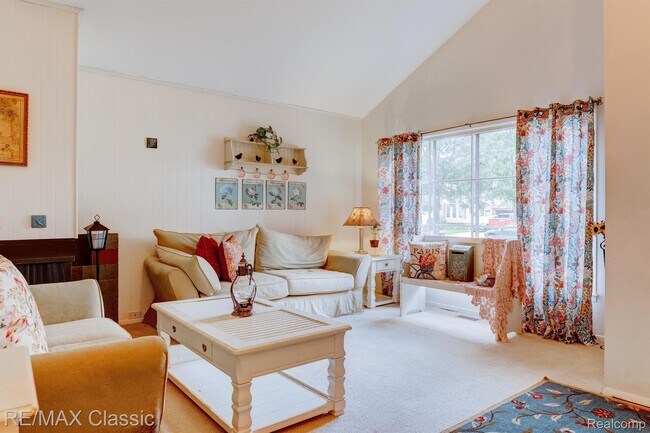Foto del edificio - 24323 Pinecrest St
