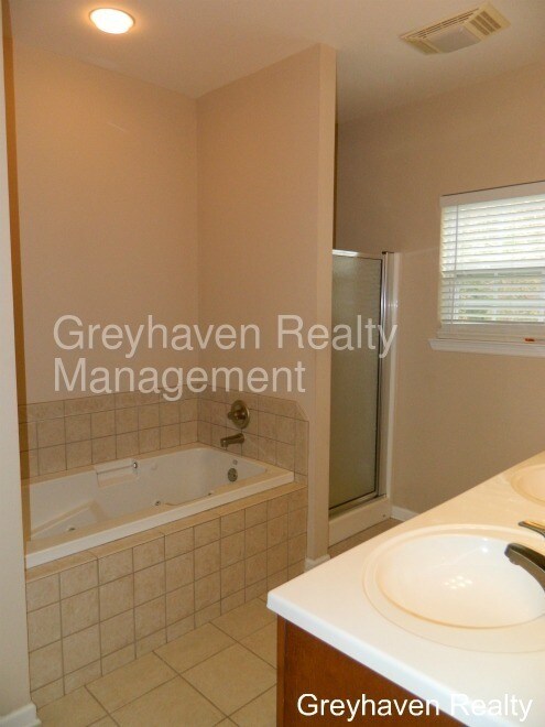 Building Photo - 5615 Mountain Oaks Ln