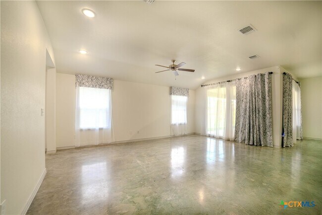 Building Photo - 770 Freedom Cir