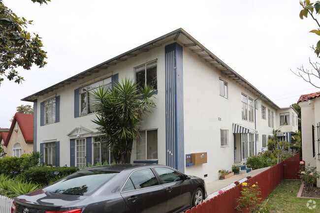 Building Photo - 336 S Doheny Dr