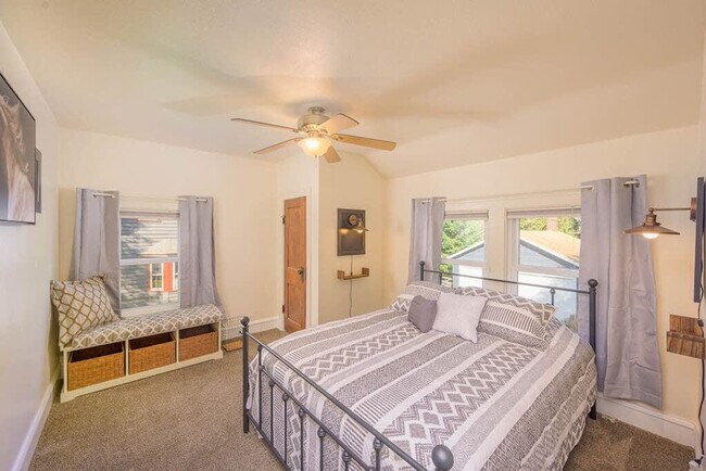 Foto del edificio - 826 E John St