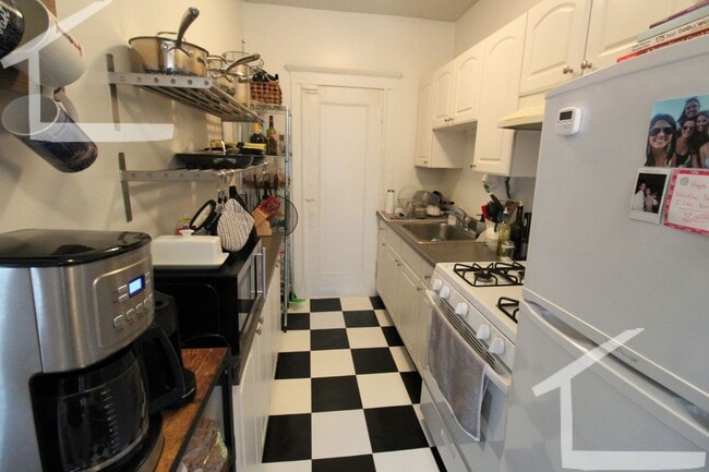 Building Photo - large 2 bed with porch