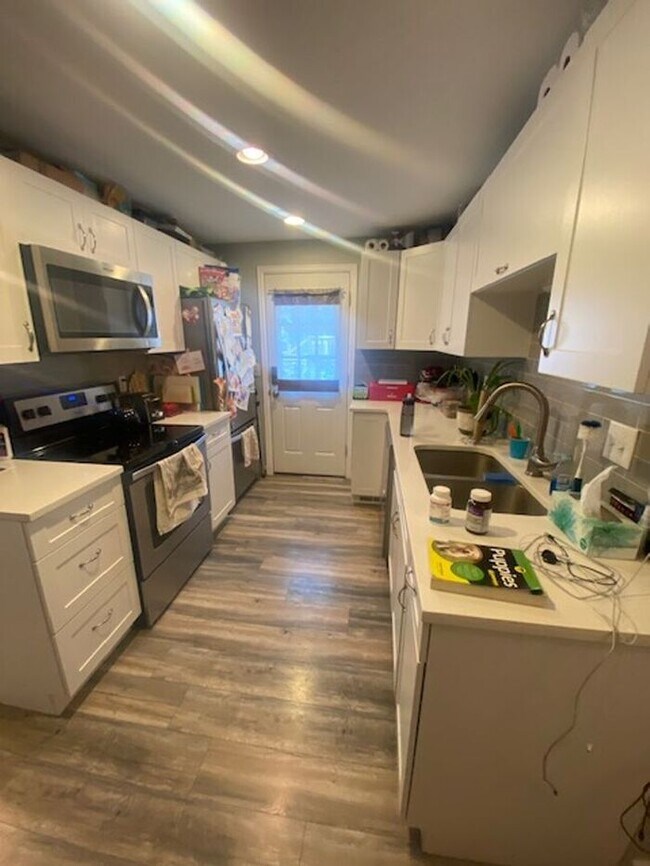 Foto del edificio - Beautifully Remodeled 3 Bedroom, 3 Bathroo...