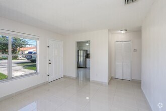 Building Photo - 3156 SW 27th St