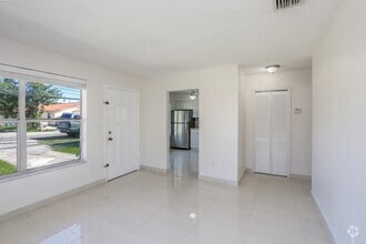 Building Photo - 3156 SW 27th St