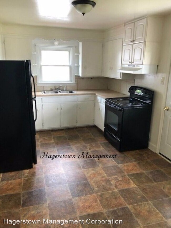 Building Photo - 3 br, 1 bath House - 1004 Pennsylvania Avenue