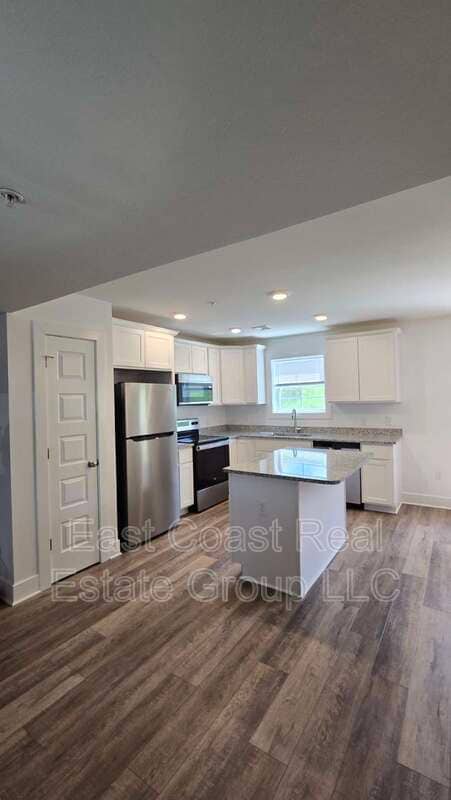 Foto del edificio - 8780 Hillside Way