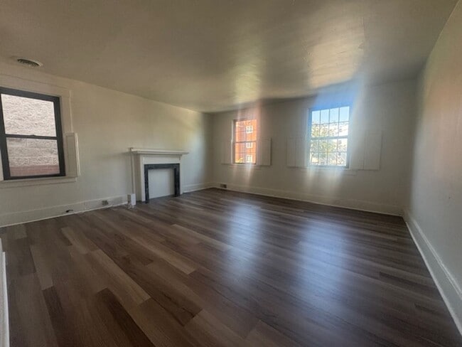 Photo - 941-943 St. James Street Apartment