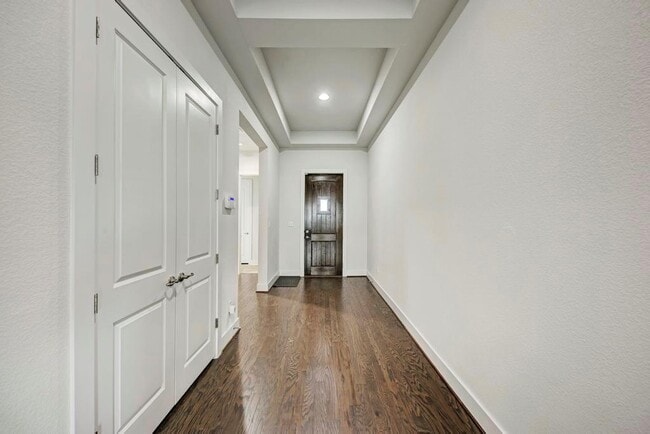 Building Photo - 1104 Almeria Bend