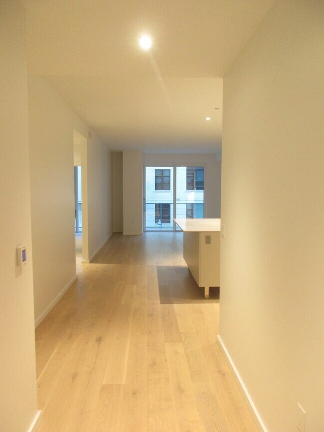 Foto del edificio - Vista Condominiums - 1 bedroom/1 bath Pearl District condo w/parking/storage/amenities/most utili...