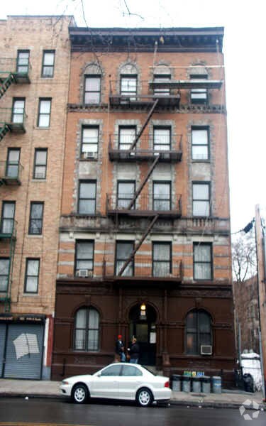Primary Photo - 1153 Boston Rd