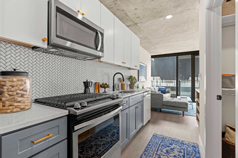 Photo - 165 W Huron St (Chicago, IL)