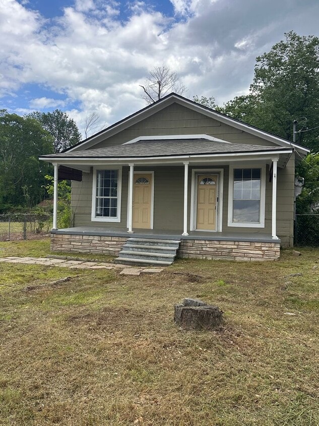 Primary Photo - Freshly Remodeled 3 Bedroom / 1 Bathroom Home