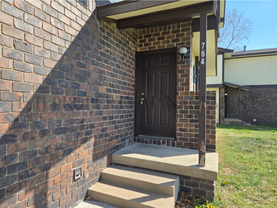 Primary Photo - 764 N Illinois St
