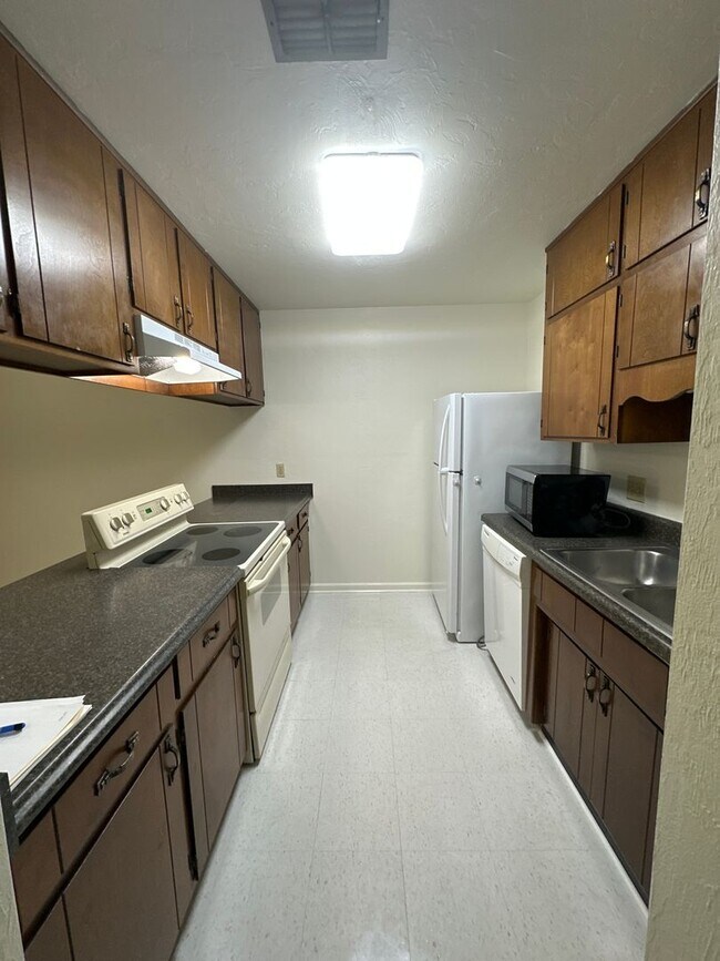 Foto del edificio - 3708 Donovan Drive. Unit C