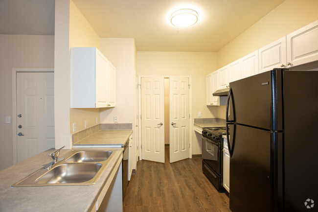 2BR, 2BA - 1221 SF - Reserve at Northglenn