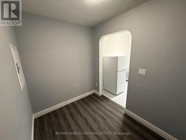 Photo du bâtiment - 1383 Bayview Ave