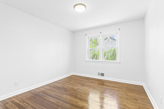 Building Photo - 132 Stuyvesant Rd