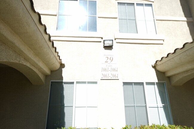Building Photo - No Showings until 8/15/2025