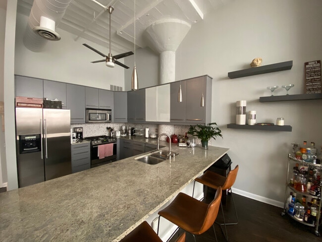 Foto del edificio - 2750 N Wayne Ave