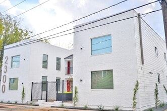 Building Photo - 2300 Stanford St