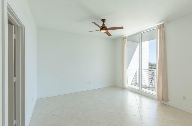 Foto del edificio - 315 NE 3rd Ave