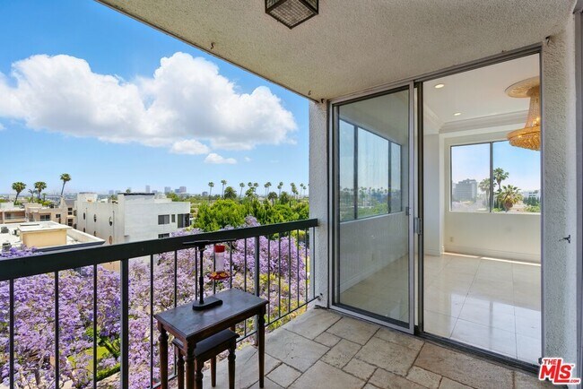 Foto del edificio - 321 N Oakhurst Dr