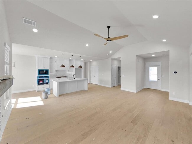 Building Photo - 4843 Farmhouse St